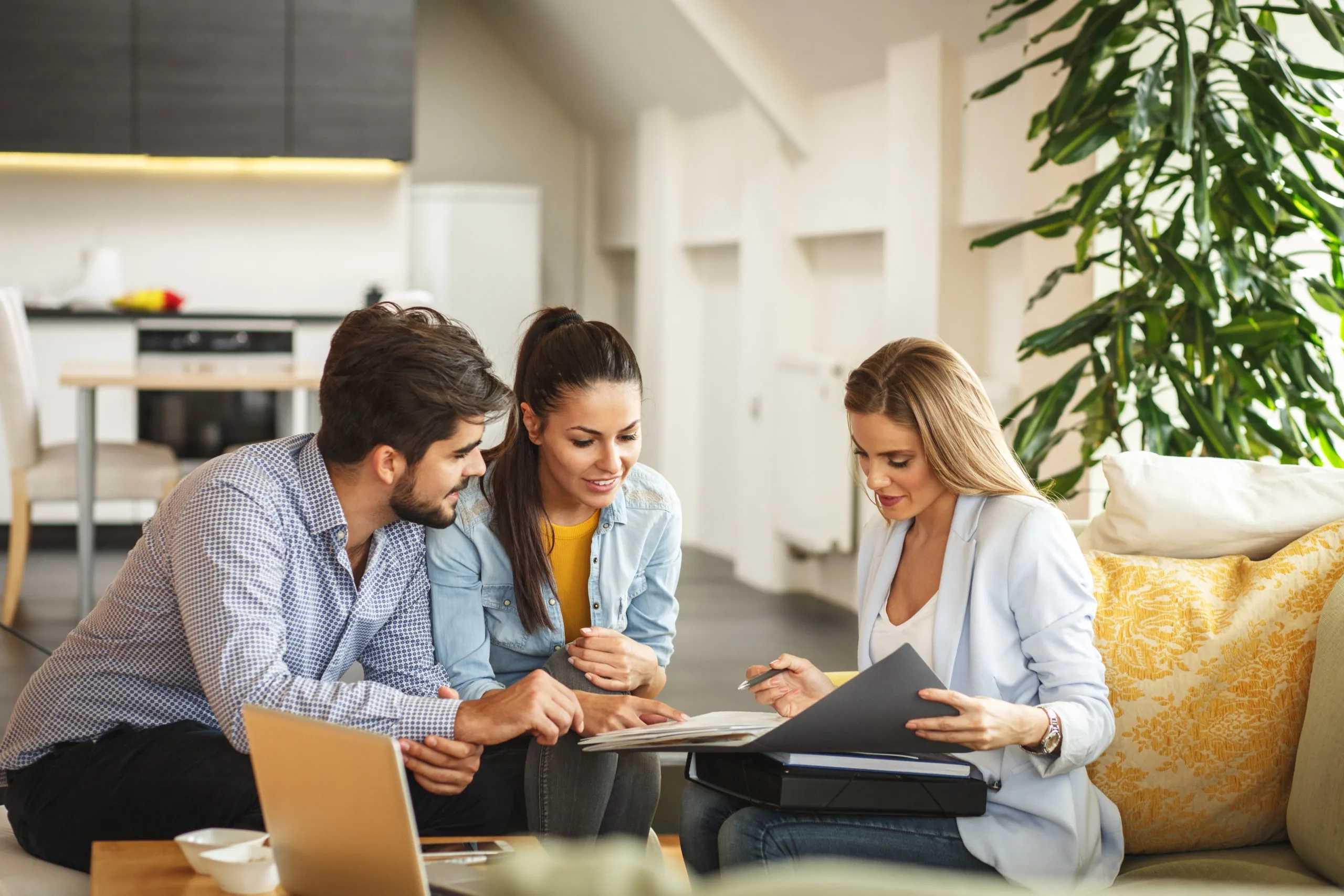 From Likes to Listings: How Realtors Are Turning Social Media Views Into Real Sales in 2025